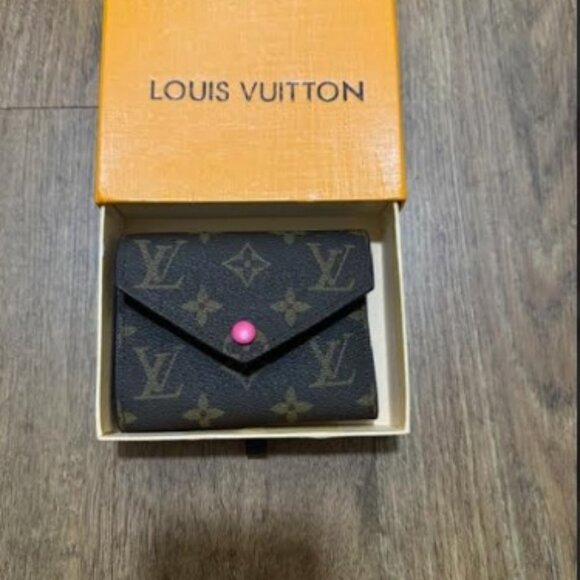 Louis Vuitton Zoe Wallet with box - Picture 11 of 13